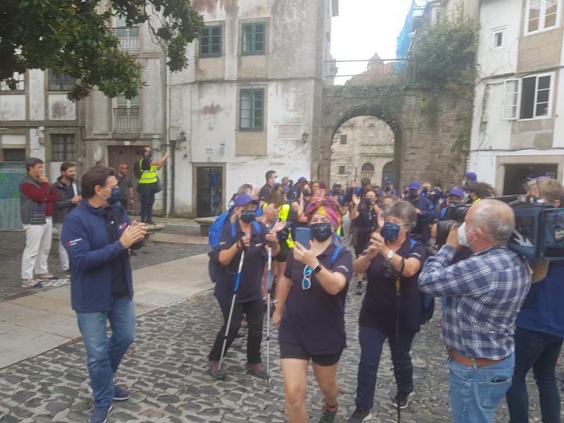Imagen de la llegada a Santiago de Compostela, este mediodía, de las y los participantes en el Conecta co Xacobeo