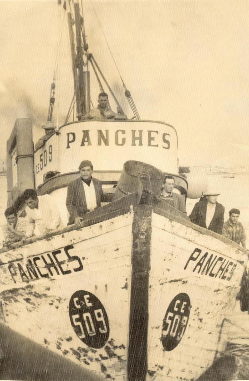A tripulación do pesqueiro Panchés, propiedade de galegos, en Chimbote (Perú), 1962