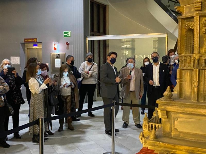 Imaxe da inauguración da maqueta da basílica compostelá no Ateneo de Valencia