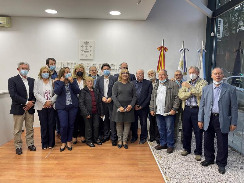 Imagen de la reunión del secretario xeral da Emigración con las y los representantes de las entidades gallegas en el Uruguay