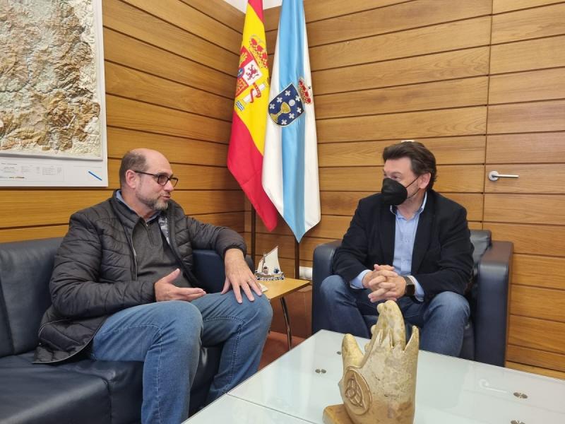 Miranda y Álvarez, en el despacho del secretario xeral da Emigración en la capital de Galicia