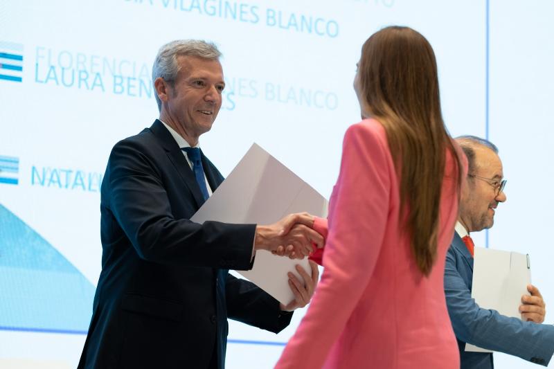 O presidente da Xunta participou no encontro cos beneficiarios e beneficiarias das Bolsas de Excelencia Mocidade Exterior (BEME)