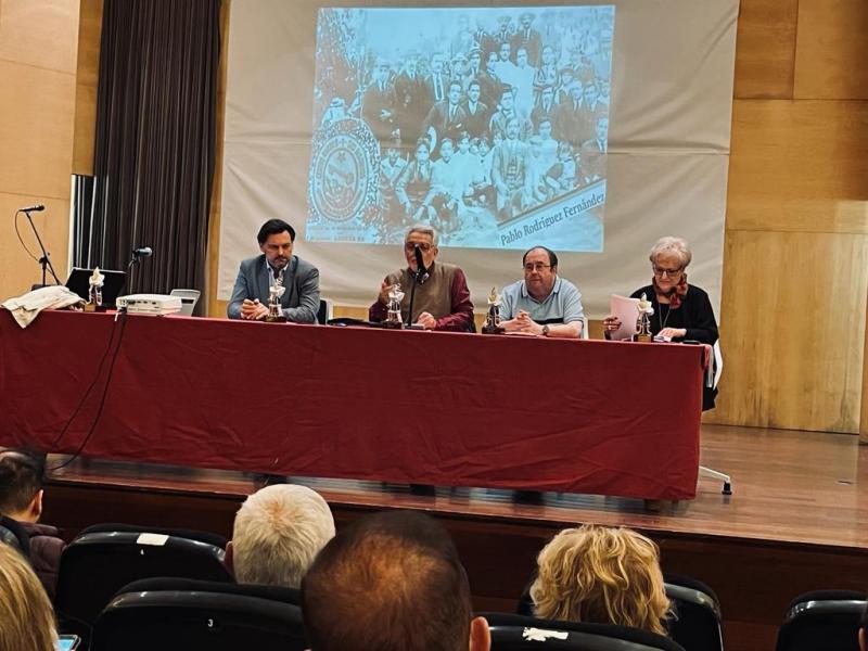 Antonio Rodríguez Miranda, Xosé María García Palmeiro, Pablo Rodríguez Fernández y María Xosé Porteiro, durante la mesa coloquio