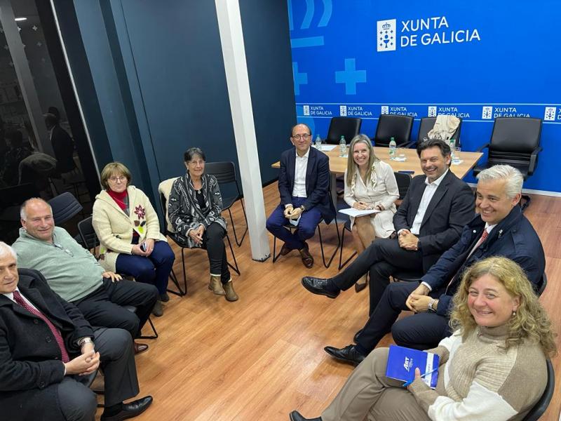 Imagen de la reunión con los y las representantes del Consejo de Residentes Españoles de la capital uruguaya
