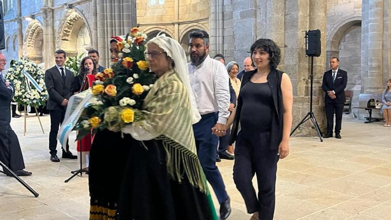 Imaxe da ofrenda floral a Rosalía de Castro celebrada en San Domingos de Bonaval (Santiago de Compostela)