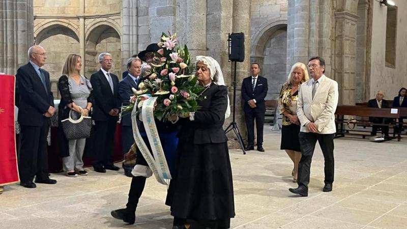 Imagen de la ofrenda floral a Rosalía de Castro celebrada en San Domingos de Bonaval (Santiago de Compostela)