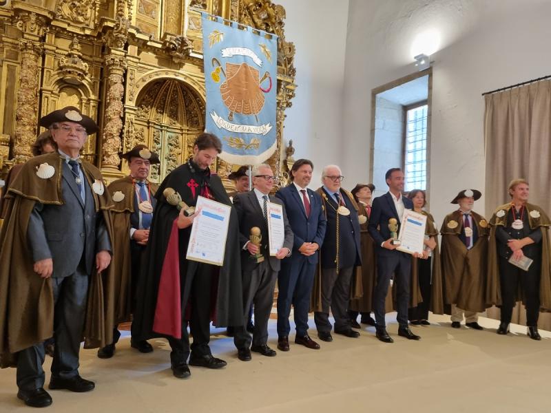 Entrega de los trofeos “Galleguidad en el Mundo” de la Enxebre Orde da Vieira durante el Capítulo Jubilar celebrado en Santiago de Compostela
