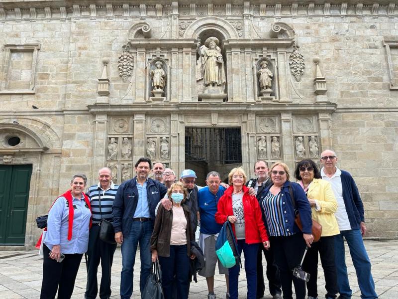 Imaxe diante da Porta Santa, na Praza da Quintana (Santiago de Compostela)