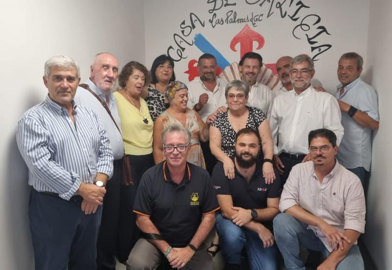 Imaxe da visita do secretario xeral da Emigración á Casa de Galicia de Las Palmas