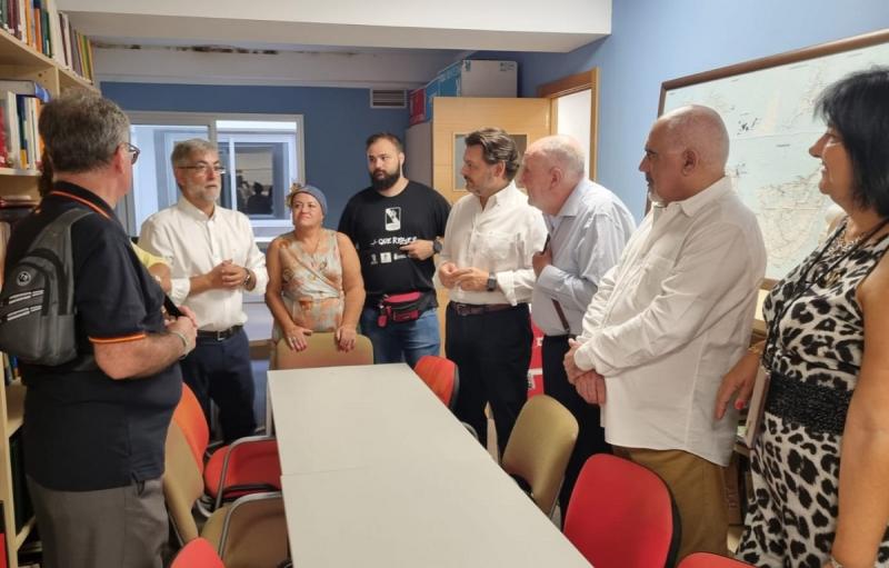 Imagen de la visita del secretario xeral da Emigración a la Casa de Galicia de Las Palmas