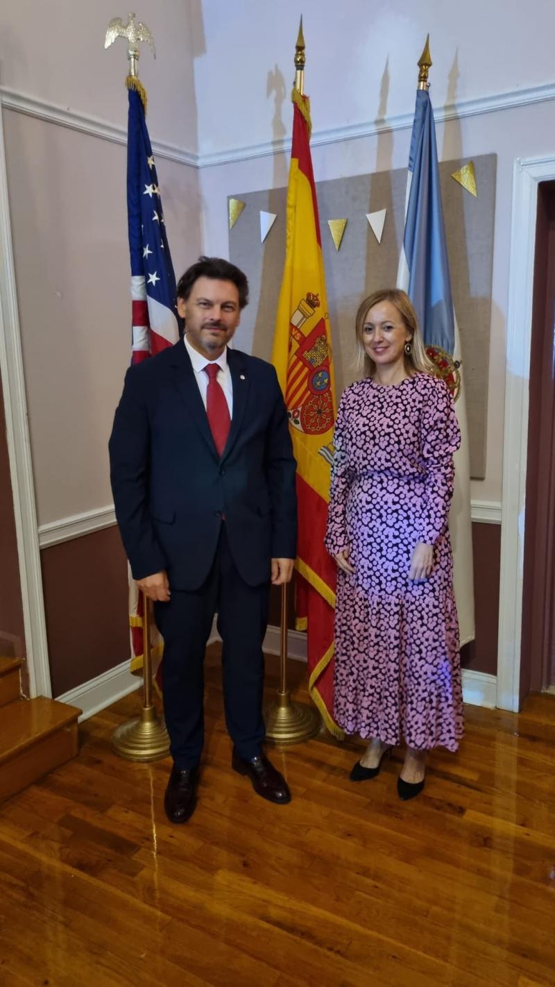 Miranda analiza con la Presidenta del CRE de Nueva York la situación de la colectividad española residente en esta área de Estados Unidos