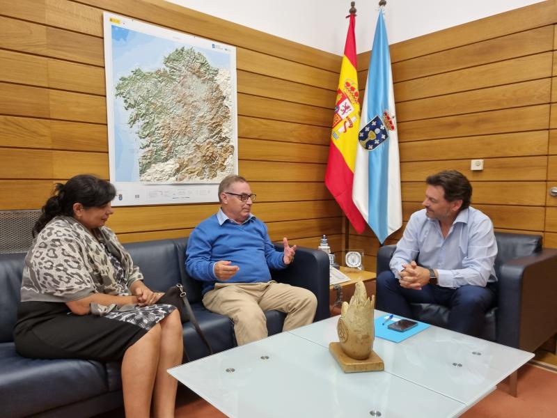 Miranda recibe ao ex presidente do Centro Gallego de Lima que acaba de iniciar o seu proceso de retorno a Galicia