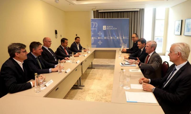 O presidente da Xunta reuniuse coas principais empresas galegas pesqueiras con presenza no país latinomericano para coñecer de primeira man a súa situación