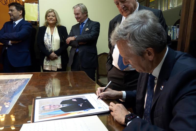 O presidente da Xunta participou no 64º aniversario do Centro Pontevedrés e reuniuse coa Asociación Española de Socorros Mutuos