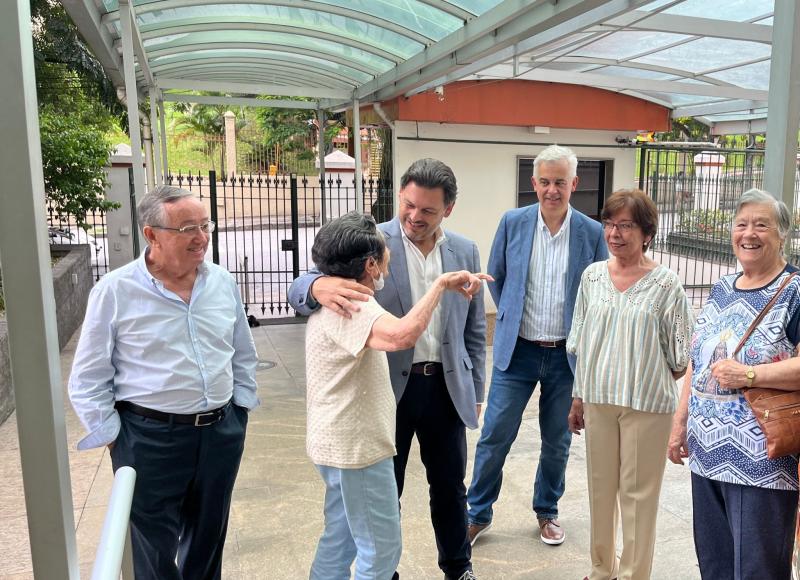 Visita do secretario xeral da Emigración á Residencia Santiago Apóstol da Associação Recreio dos Anciãos (Río de Xaneiro)