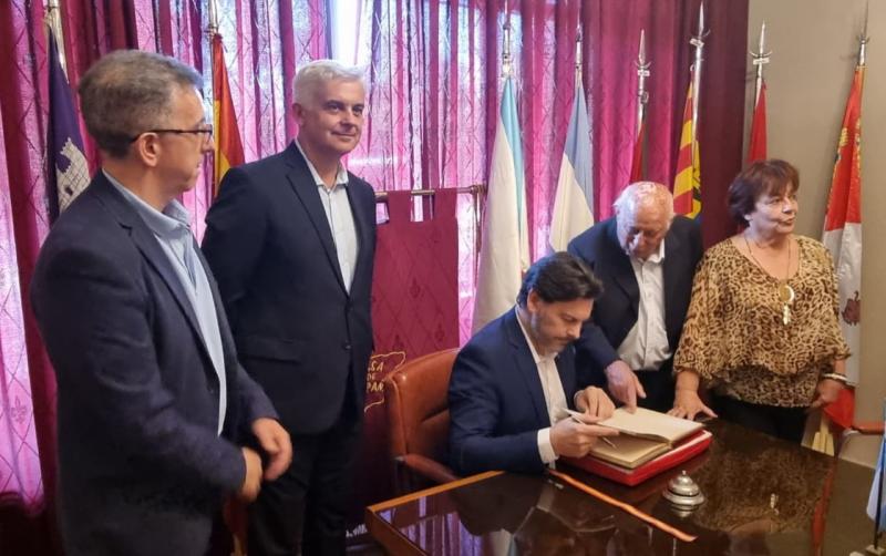 O secretario xeral da Emigración reuniuse cos e coas representantes da Casa de Galicia e da Casa de España en Córdoba