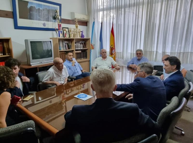 El secretario xeral da Emigración se reunió con los y las representantes de la Casa de Galicia y de la Casa de España en Córdoba