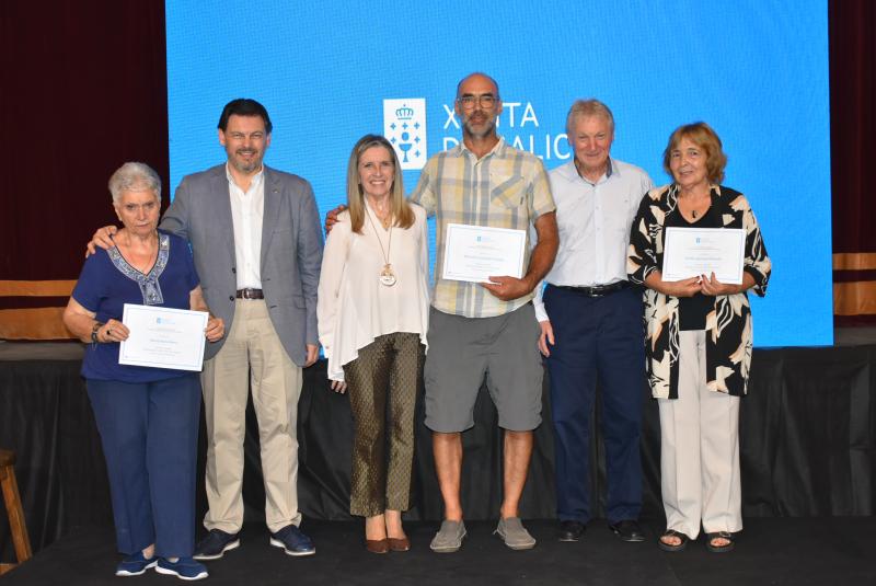 Imaxe da entrega de diplomas ás e aos participantes nos Reencontros co Xacobeo 2022 da SXE