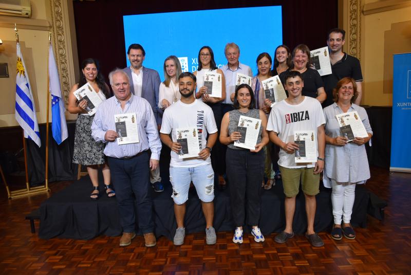Imagen de la entrega de diplomas a las y los participantes en el Conecta co Xacobeo 2022 de la SXE