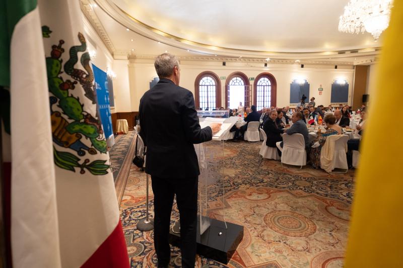 O presidente da Xunta mantén un almorzo con representantes do tecido industrial en México