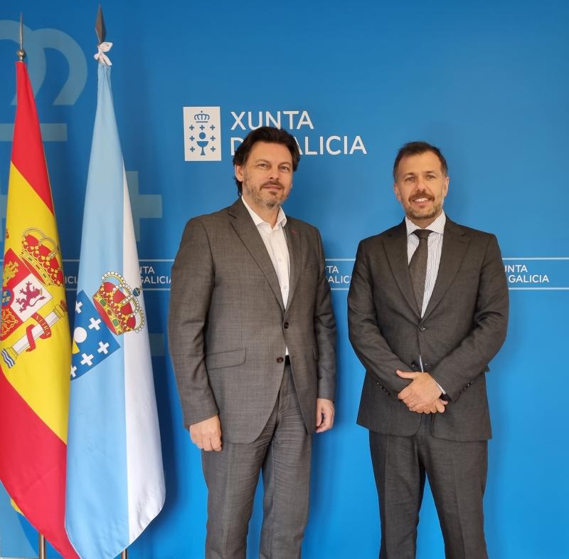 Miranda y Bausero, en la sede de la Secretaría Xeral da Emigración en la capital de Galicia