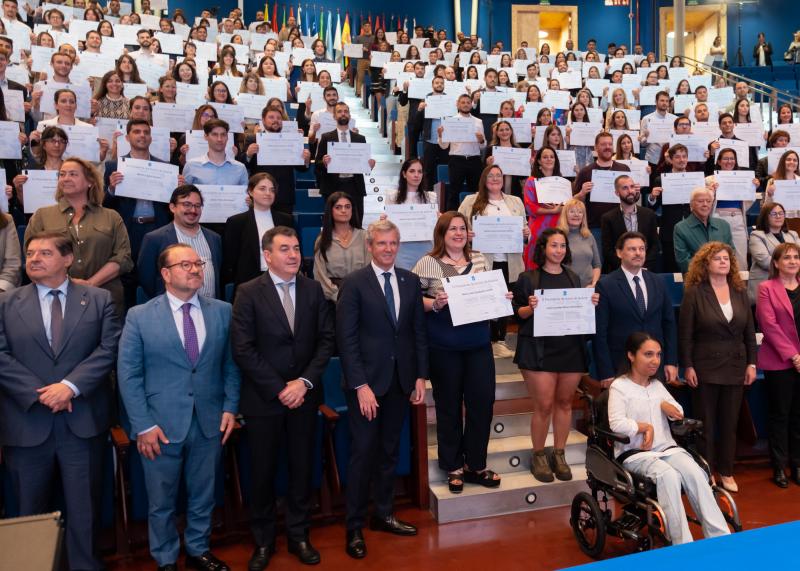 O presidente da Xunta participou na entrega de diplomas aos beneficiarios das bolsas BEME e do programa Retorna Mocidade