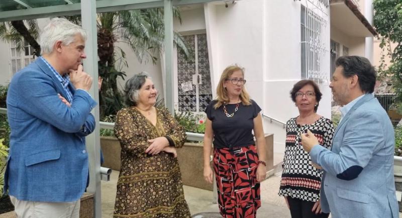 Imagen de la visita del secretario xeral da Emigración a la Associação Recreio dos Anciãos de Río de Janeiro