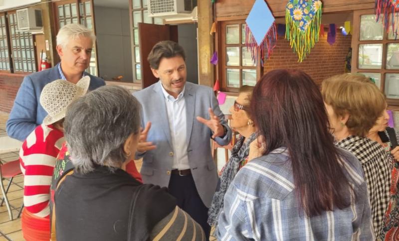 Imagen de la visita del secretario xeral da Emigración a la Casa de España de Río de Janeiro