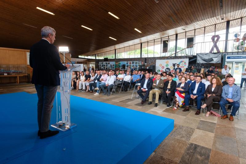 O presidente participa nunha recepción ao alumnado destes estudos en Culleredo