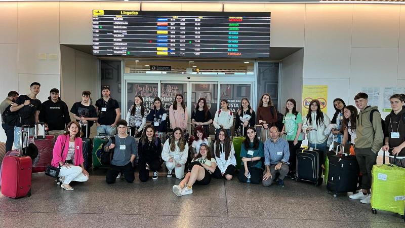 Imagen de la llegada al aeropuerto de Santiago de Compostela del primer grupo de participantes en el Conecta con Galicia 2023 Imagen de la llegada al aeropuerto de Santiago de Compostela del primer grupo de participantes en el Conecta con Galicia 2023