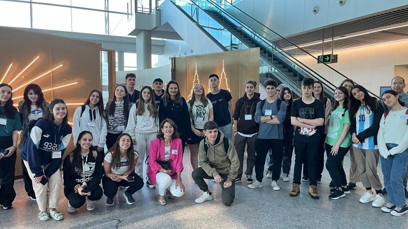 Imagen de la llegada al aeropuerto de Santiago de Compostela del primer grupo de participantes en el Conecta con Galicia 2023 Imagen de la llegada al aeropuerto de Santiago de Compostela del primer grupo de participantes en el Conecta con Galicia 2023