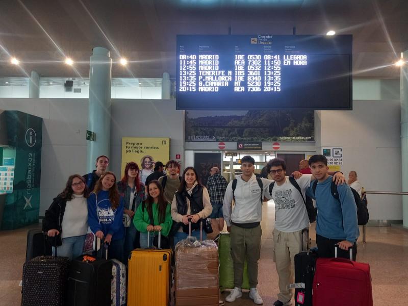 Imaxe da chegada a Galicia das e dos mozos galegos do Uruguai participantes no Conecta co Camiño