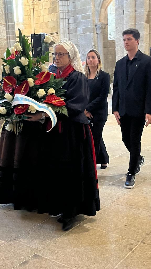 Imagen de la ofrenda floral a Rosalía de Castro celebrada en San Domingos de Bonaval (Santiago de Compostela)