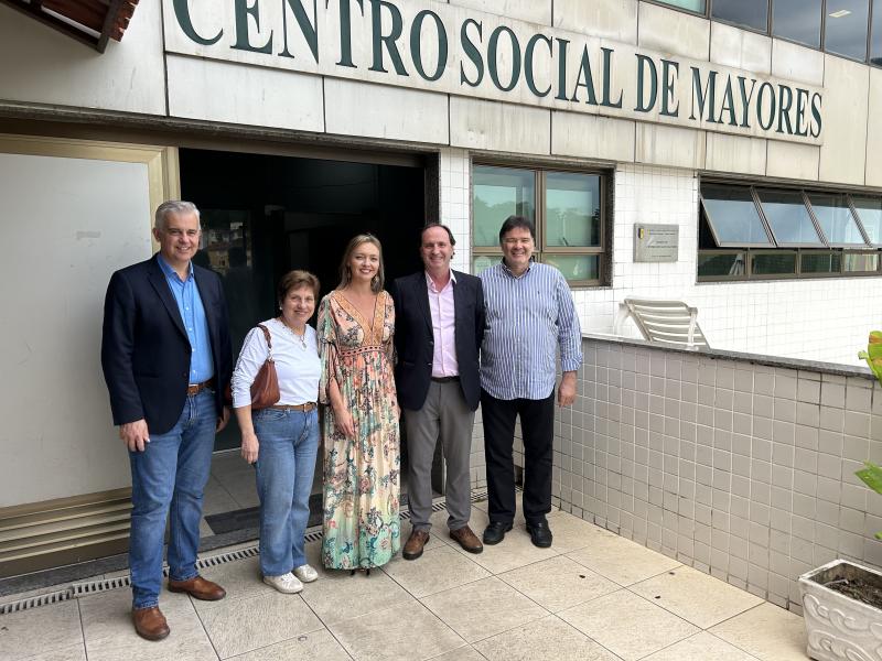 A conselleira de Política Social e Xuventude, acompañada do delegado da Xunta, Alejandro López Dobarro, visitou o centro social desta entidade en Río de Xaneiro
