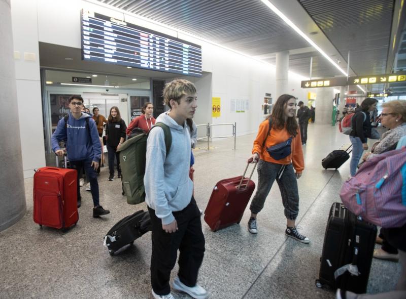 Imagen de la llegada a Santiago de Compostela de las chicas y chicos participantes en el 2ª turno del Conecta con Galicia 2023