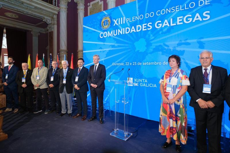 El presidente de la Xunta participó en Ourense en el acto inaugural del XIII Pleno del Consello de Comunidades Galegas