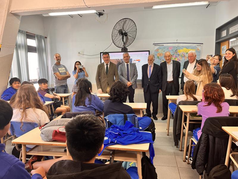 Román Rodríguez destaca el compromiso con la enseñanza del Colegio Santiago Apóstol de Buenos Aires, que acaba de renovar sus instalaciones con una nueva planta