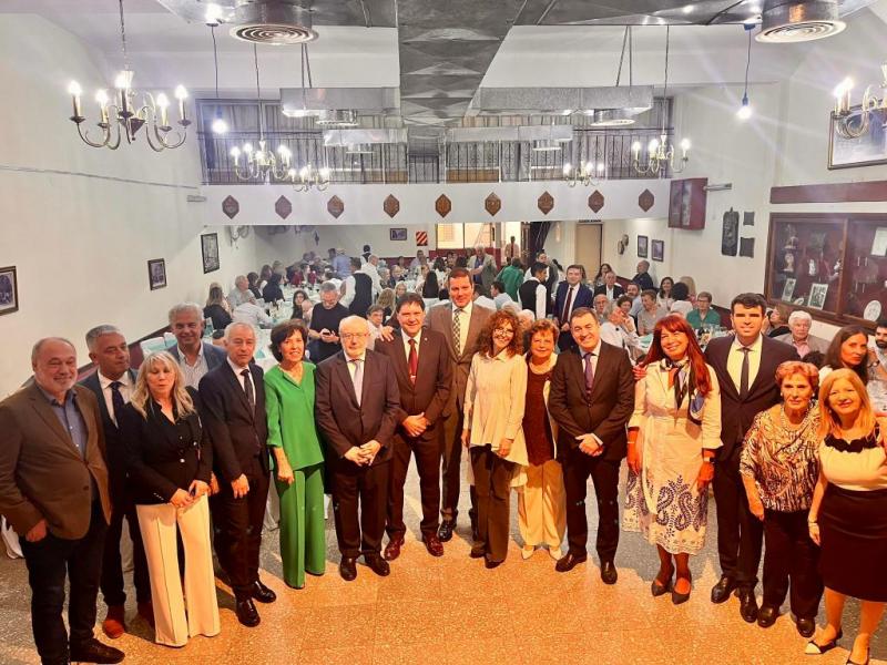 Imagen de la visita del conselleiro de Cultura, Educación, FP e Universidades al Centro Cultural Partido de A Estrada de Buenos Aires