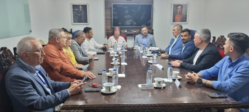 Imaxe da visita do secretario xeral da Emigración á Hermandad Gallega de Venezuela en Caracas