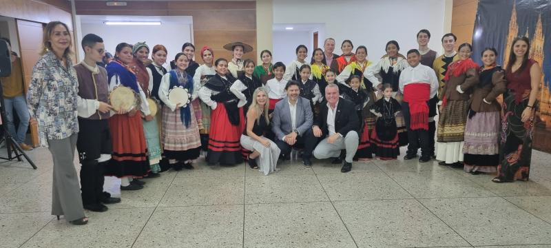 Imaxe da visita do secretario xeral da Emigración da Xunta de Galicia ao Centro Gallego de Maracaibo