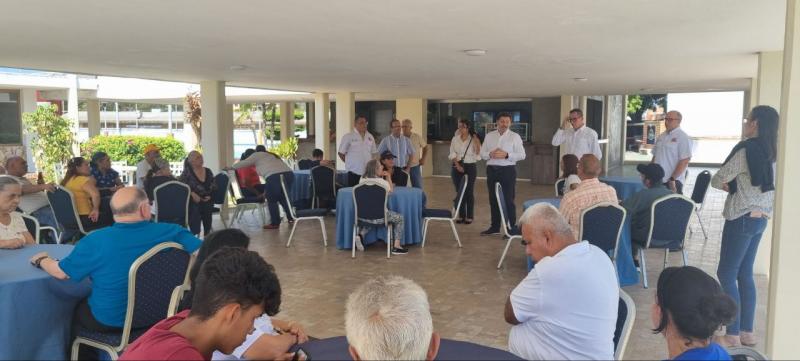 Imagen de la visita del secretario xeral da Emigración de la Xunta de Galicia al Centro Gallego de Maracaibo