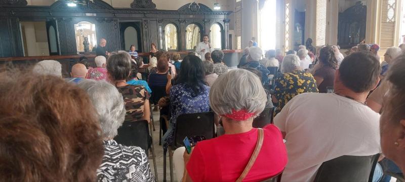 Imaxe da visita a Cuba do secretario xeral da Emigración