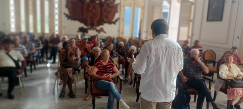 Imaxe da visita a Cuba do secretario xeral da Emigración