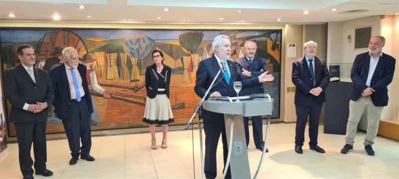 Imagen de la inauguración en Buenos Aires de la muestra 'El poder de la palabra. Un recorrido por la historia del Parlamento de Galicia'