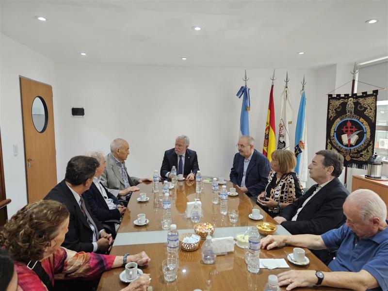 Imagen de la visita del presidente del Parlamento de Galicia al Instituto Argentino Gallego Santiago Apóstol de Buenos Aires