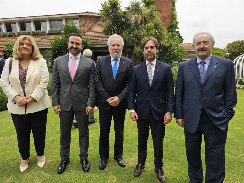 Imaxe do encontro do presidente do Parlamento de Galicia co presidente da República Oriental do Uruguai
