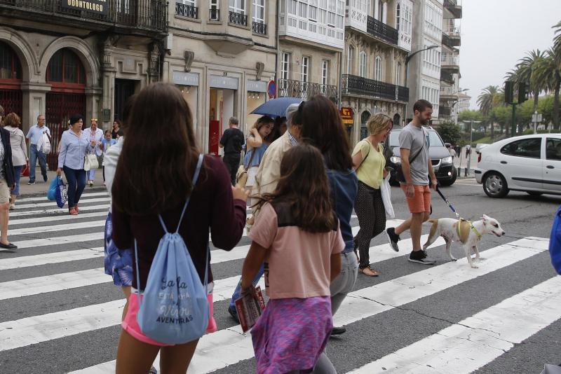 O número de emigrantes galegas e galegos (persoas que naceron en Galicia e residen no exterior) volve baixar un ano máis