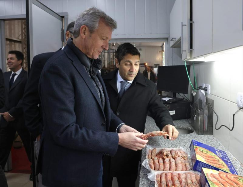 El presidente de la Xunta visita varias plantas de transformación en la Patagonia
