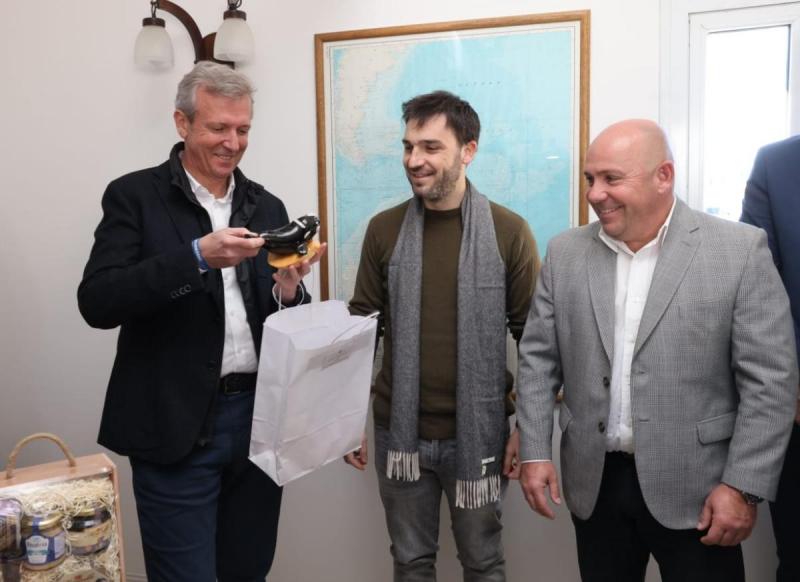 El presidente de la Xunta visita varias plantas de transformación en la Patagonia
