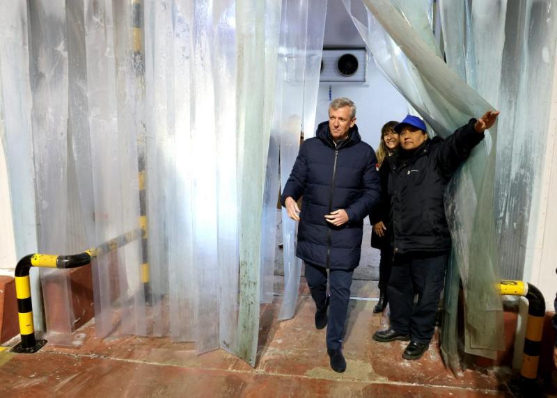 El presidente de la Xunta visita varias plantas de transformación en la Patagonia